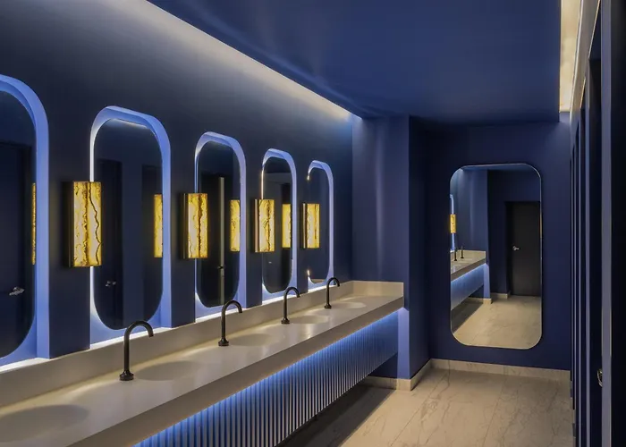 Novotel World Trade Center 4*